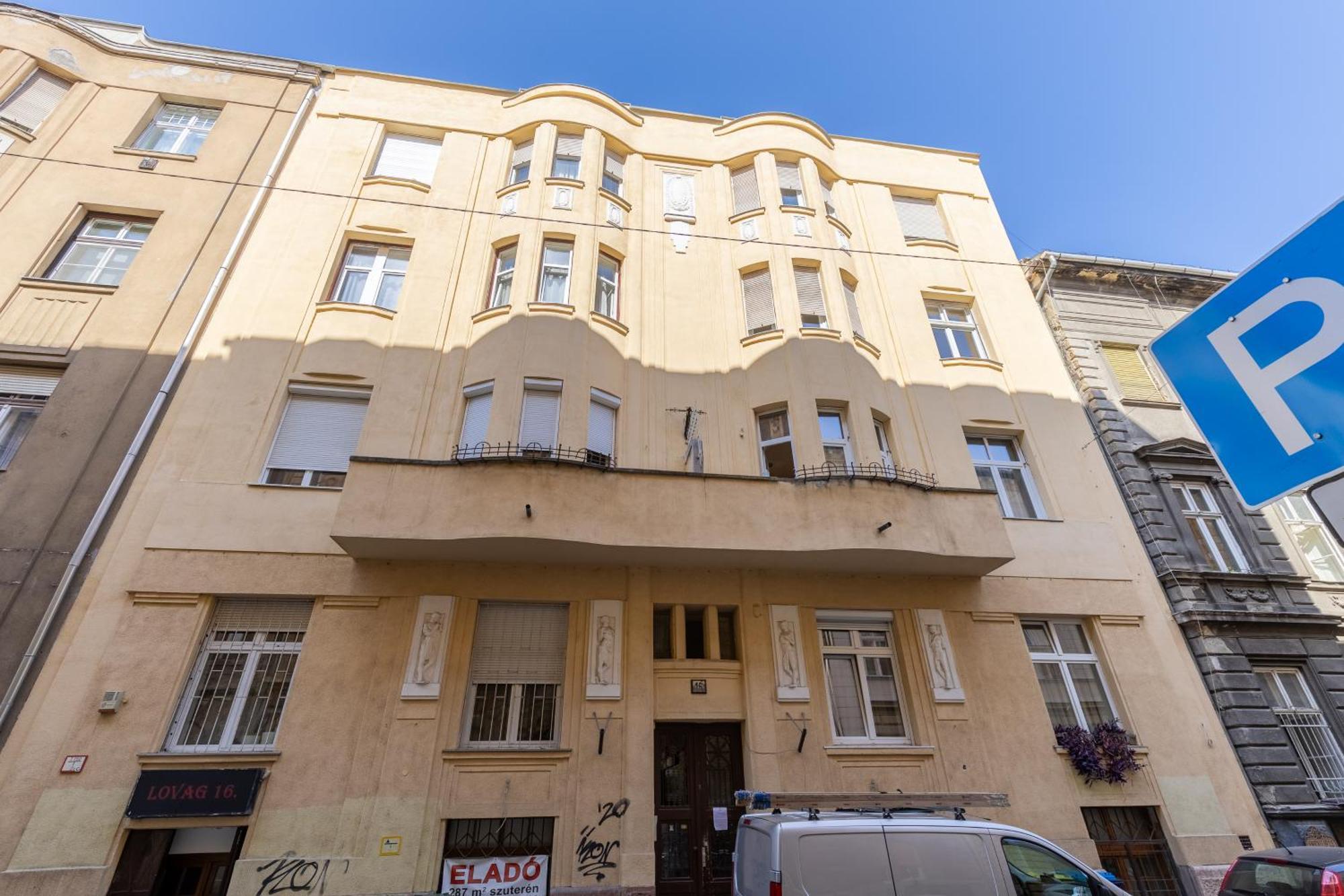 Real Lovag Апартаменти